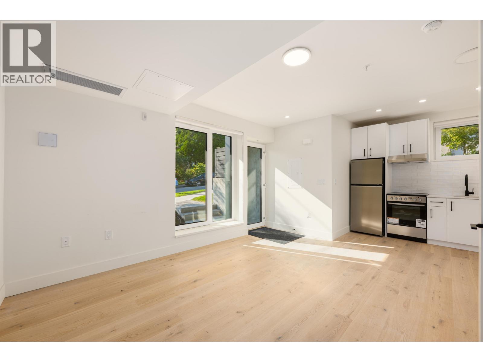 TH6 610 E 3RD STREET, North Vancouver