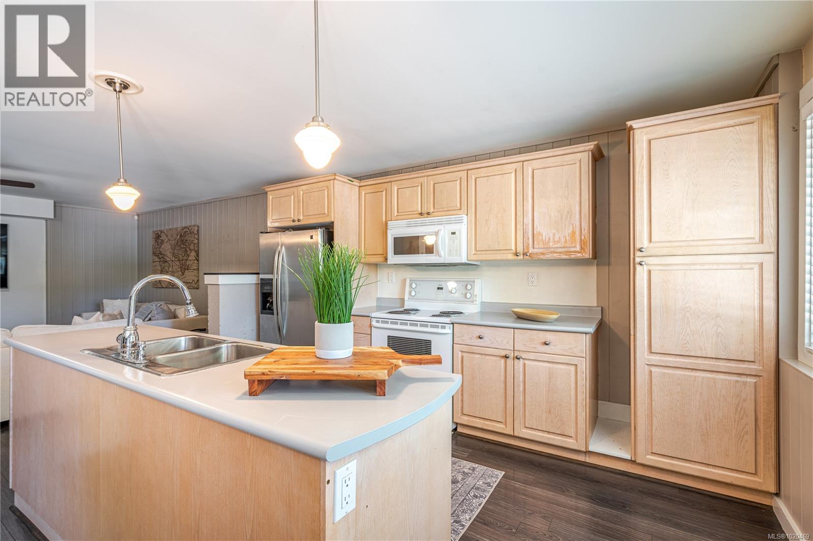 2880 Leigh Rd, Langford