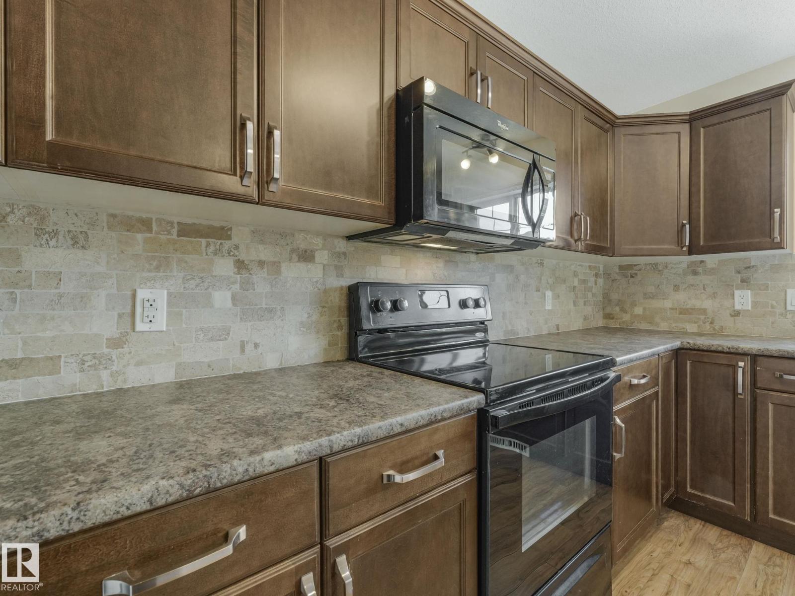 3003 16 AV NW, Edmonton