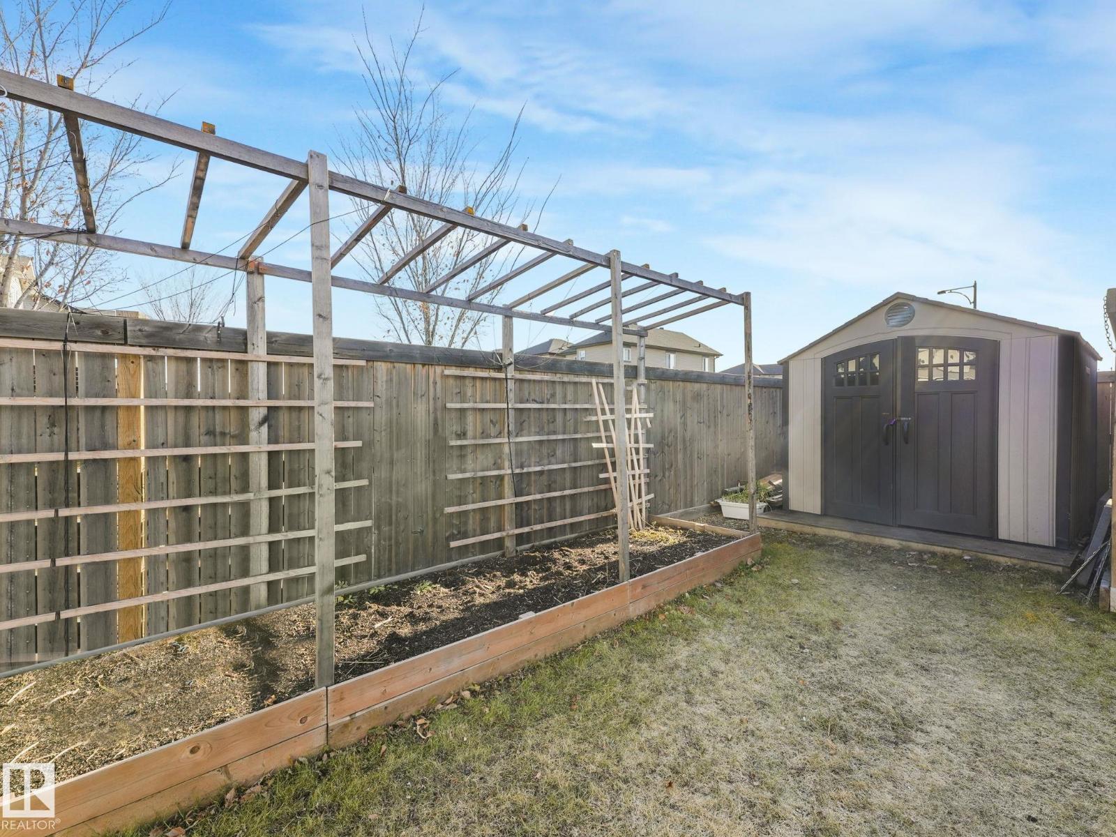 3003 16 AV NW, Edmonton