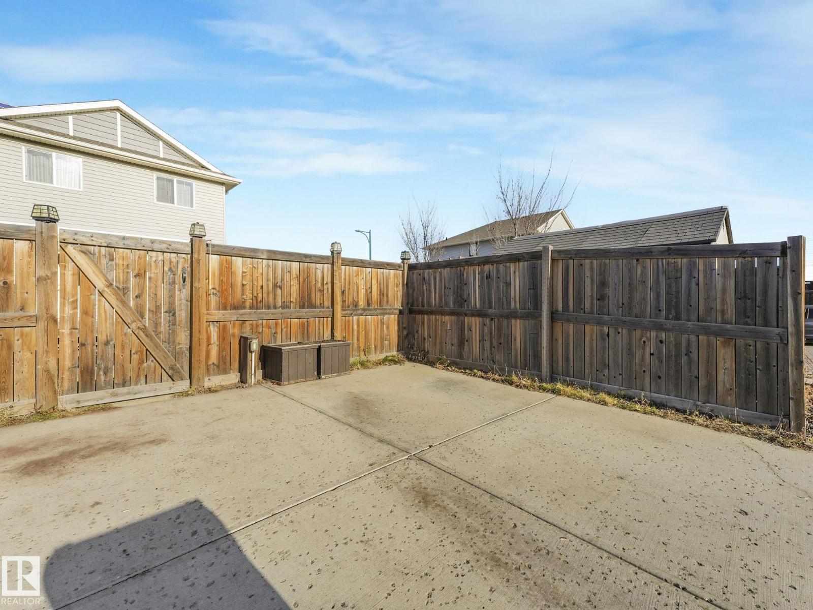 3003 16 AV NW, Edmonton