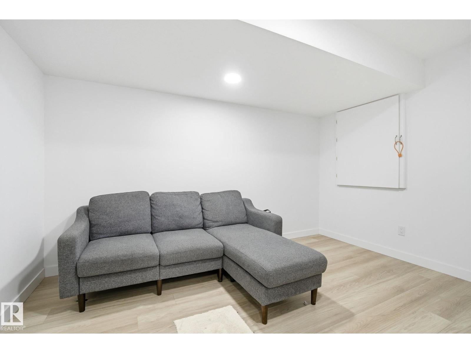 22529 99A AV NW, Edmonton