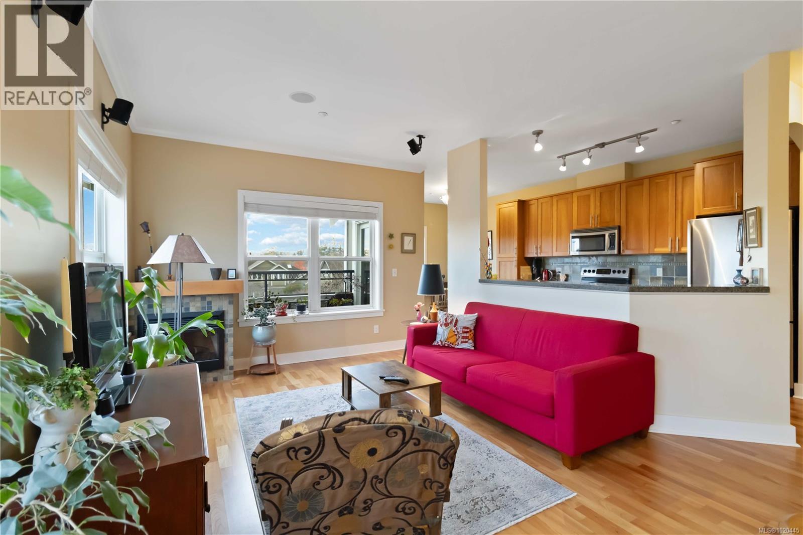 201 10520 McDonald Park Rd, North Saanich