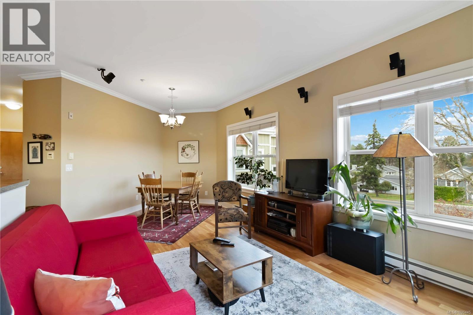 201 10520 McDonald Park Rd, North Saanich