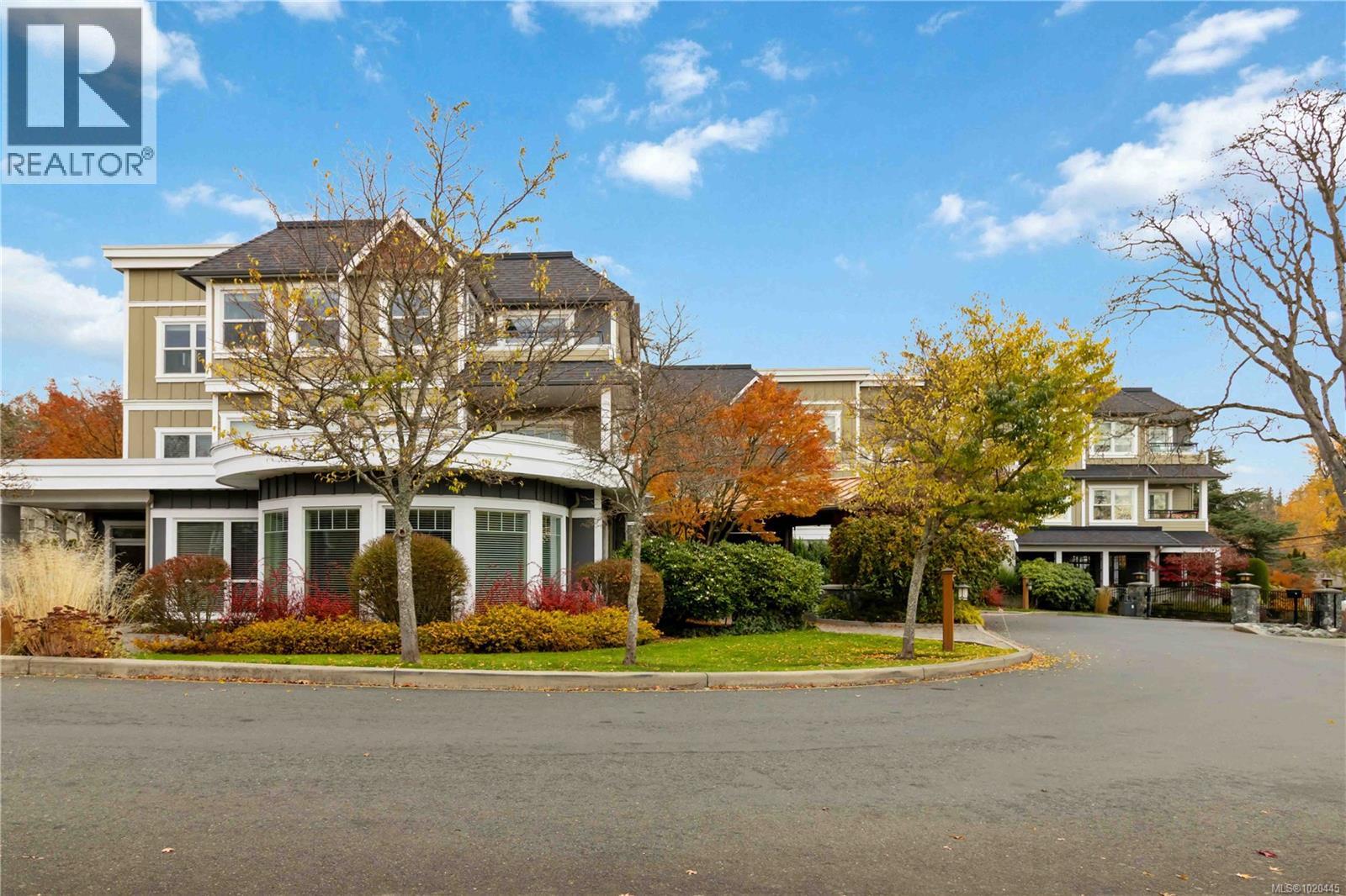 201 10520 McDonald Park Rd, North Saanich