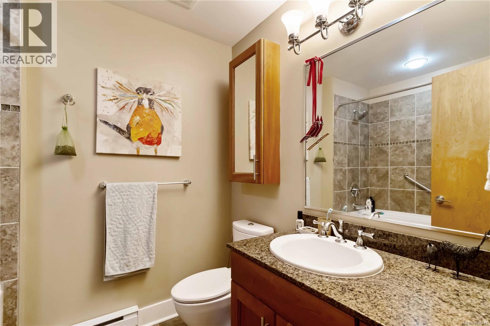 201 10520 McDonald Park Rd, North Saanich