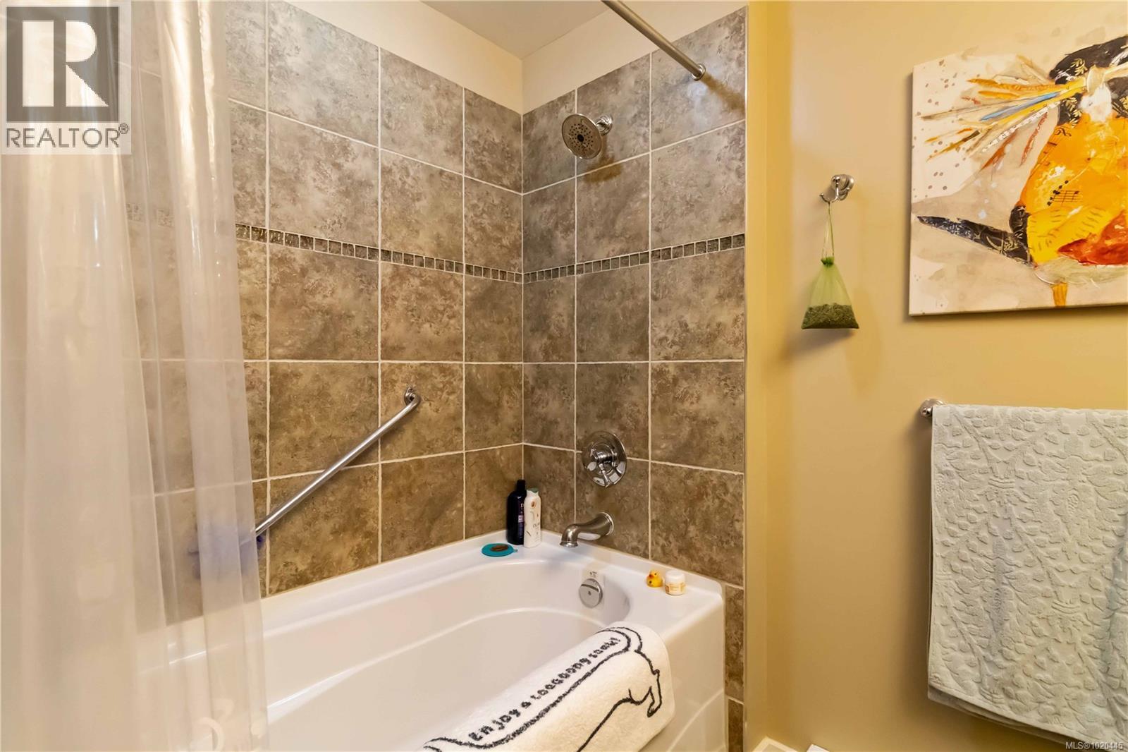 201 10520 McDonald Park Rd, North Saanich