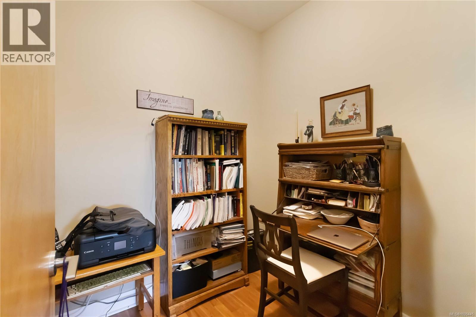 201 10520 McDonald Park Rd, North Saanich