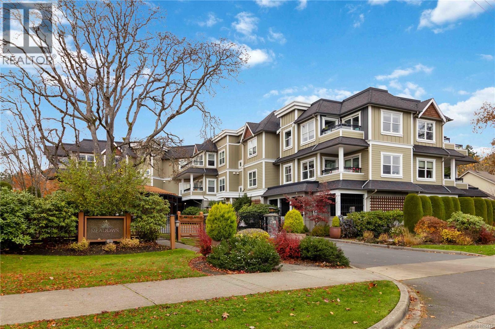 201 10520 McDonald Park Rd, North Saanich