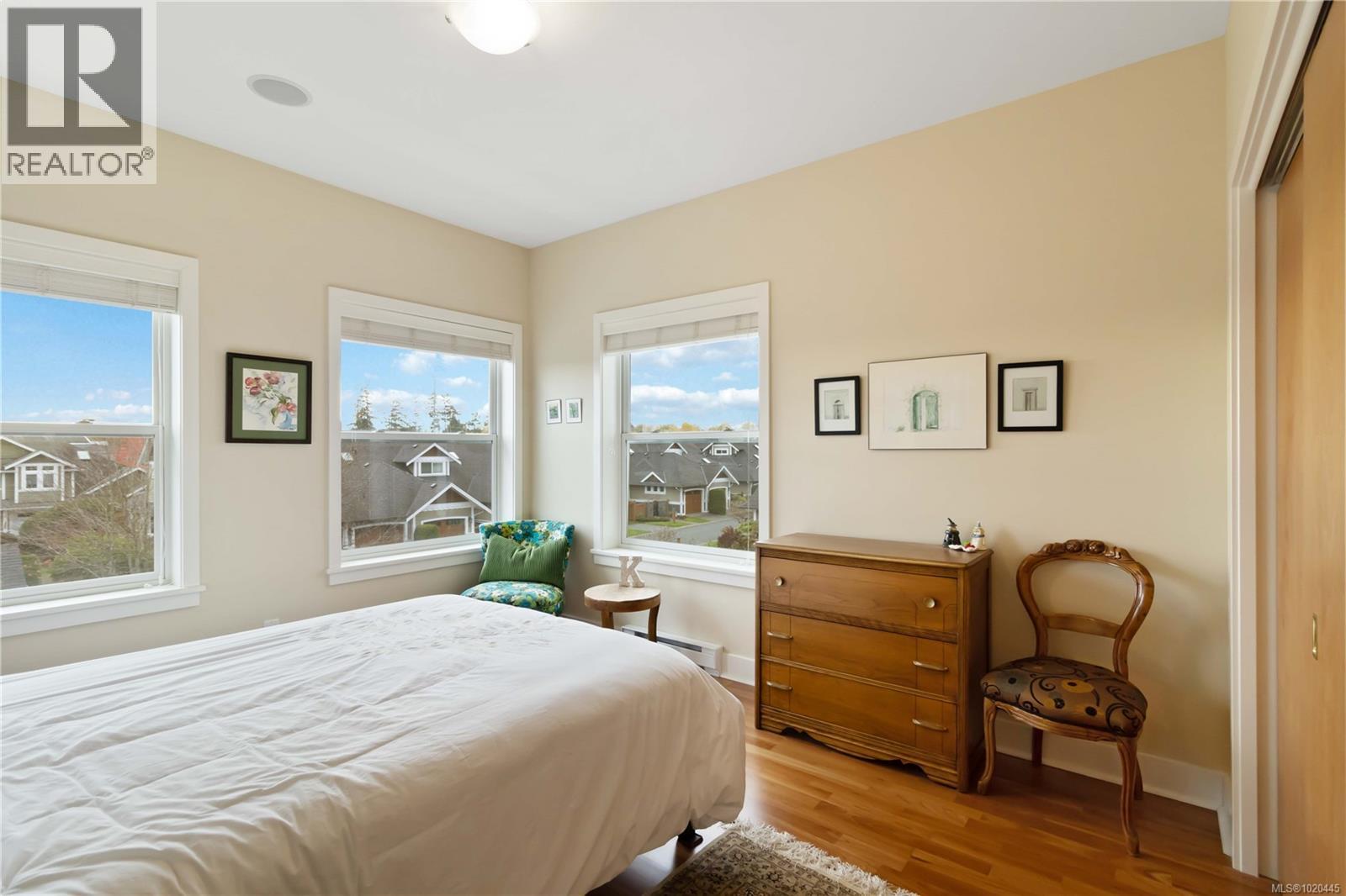 201 10520 McDonald Park Rd, North Saanich