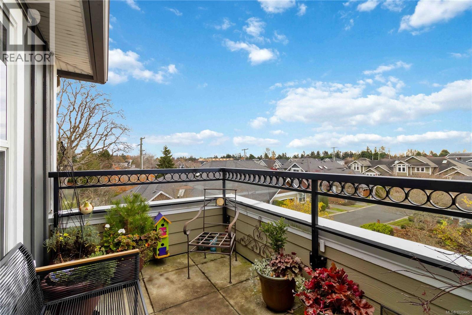 201 10520 McDonald Park Rd, North Saanich