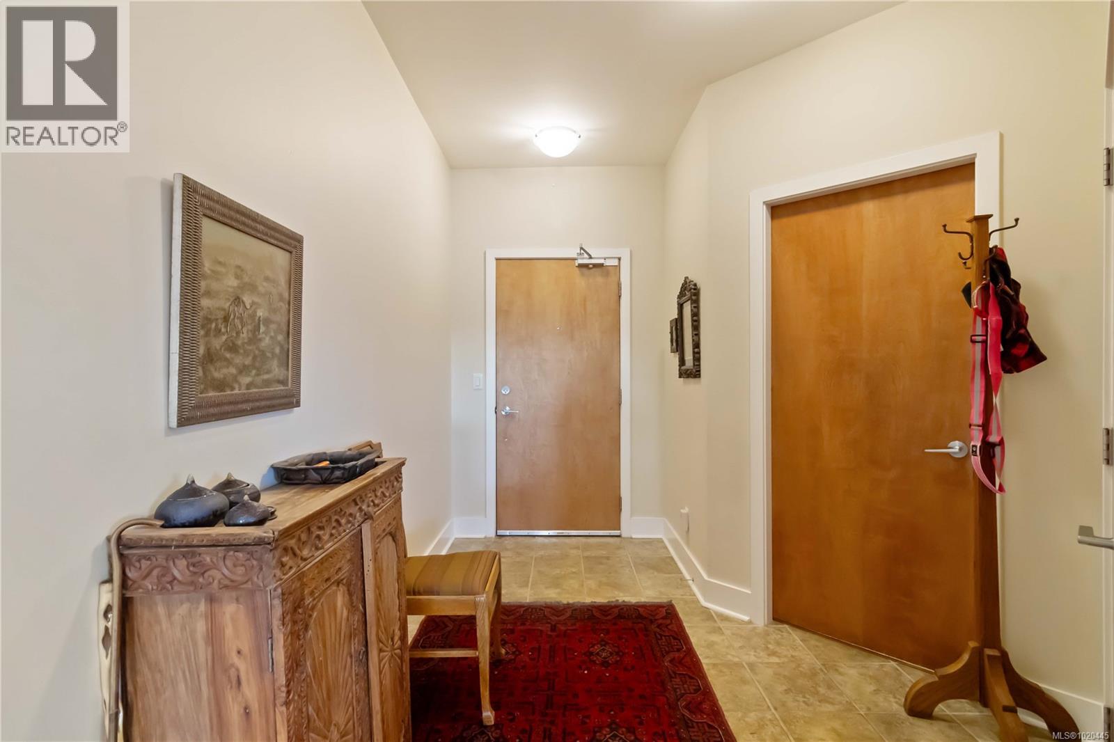 201 10520 McDonald Park Rd, North Saanich