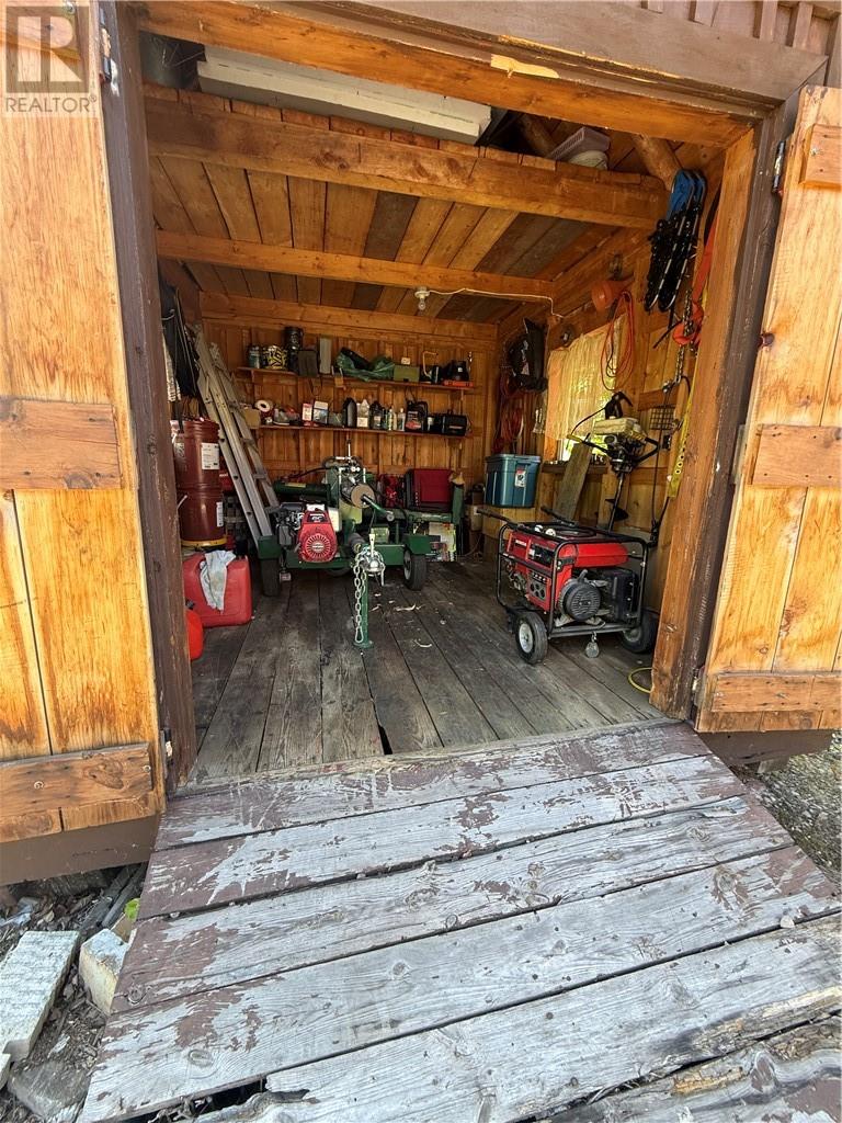 622 Pineflat Road - 34