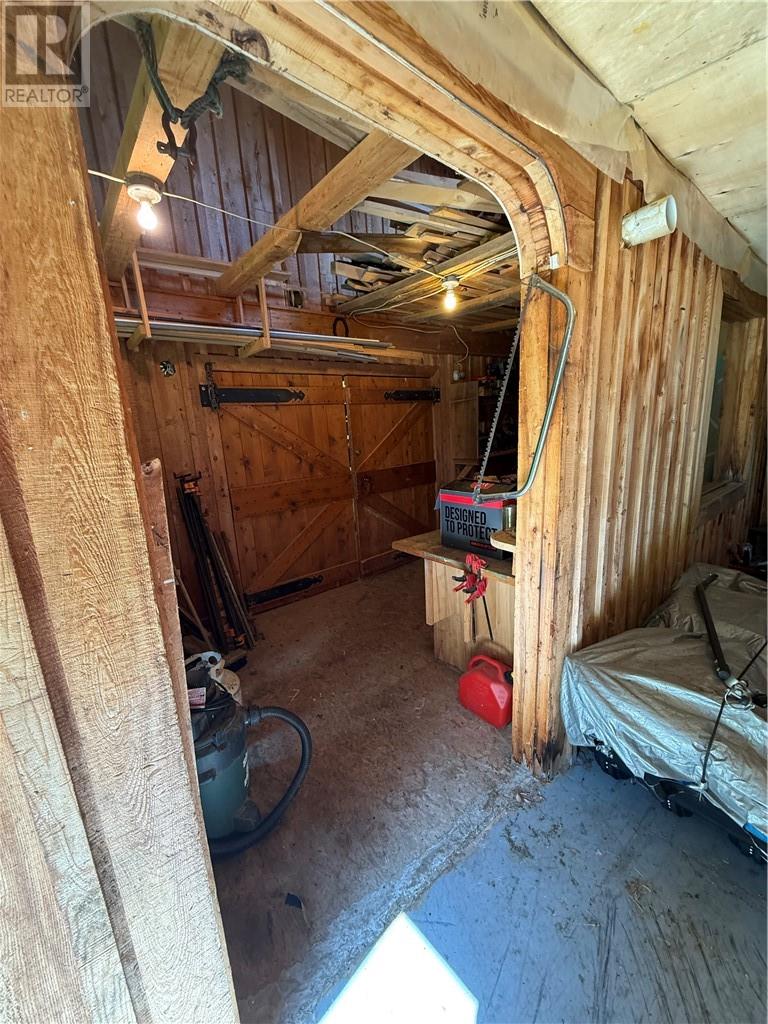 622 Pineflat Road - 35