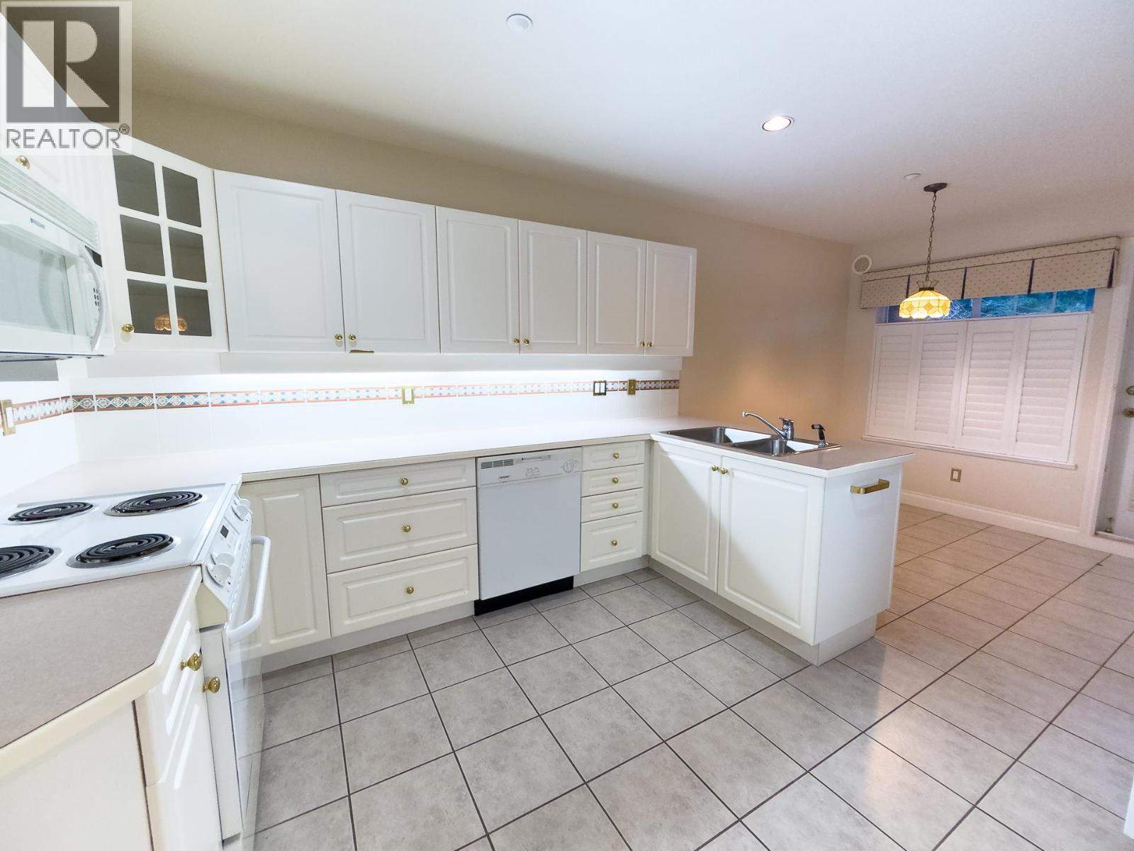 #201-1320 55 Street, Delta