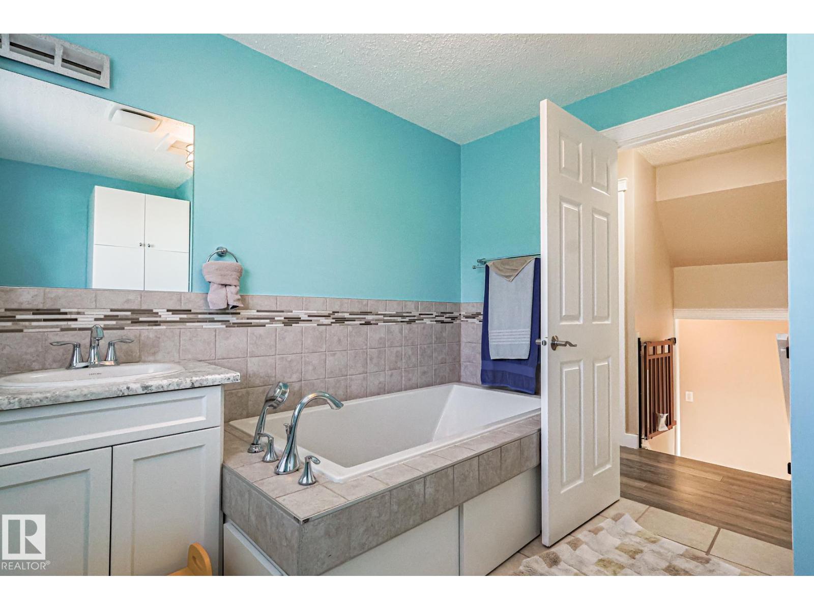 4211 30 AV NW, Edmonton