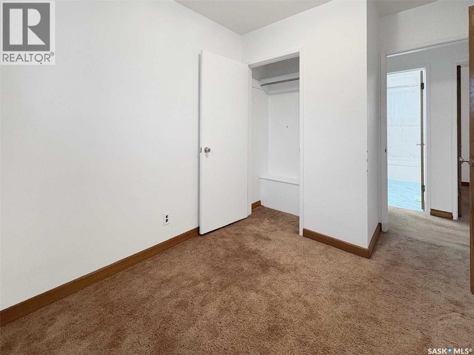 Single Family House Bungalow for Sale in  th AVENUE NE Swift Current 