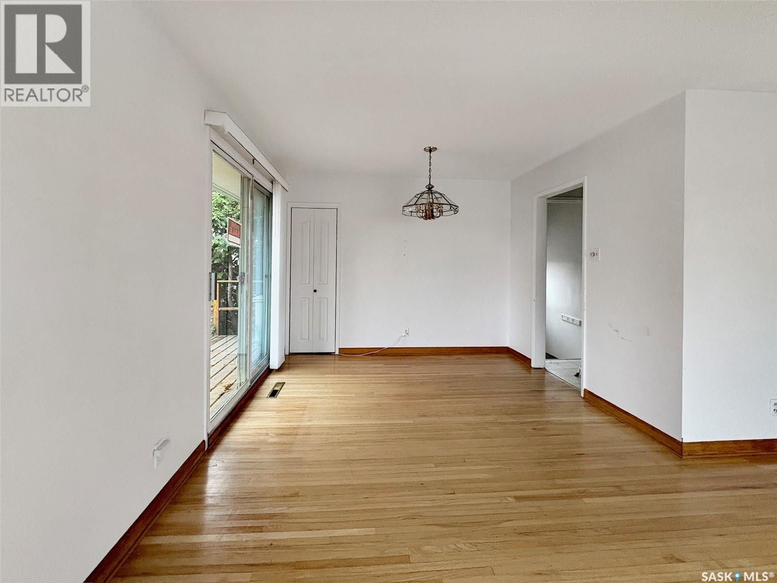 Single Family House Bungalow for Sale in  th AVENUE NE Swift Current 