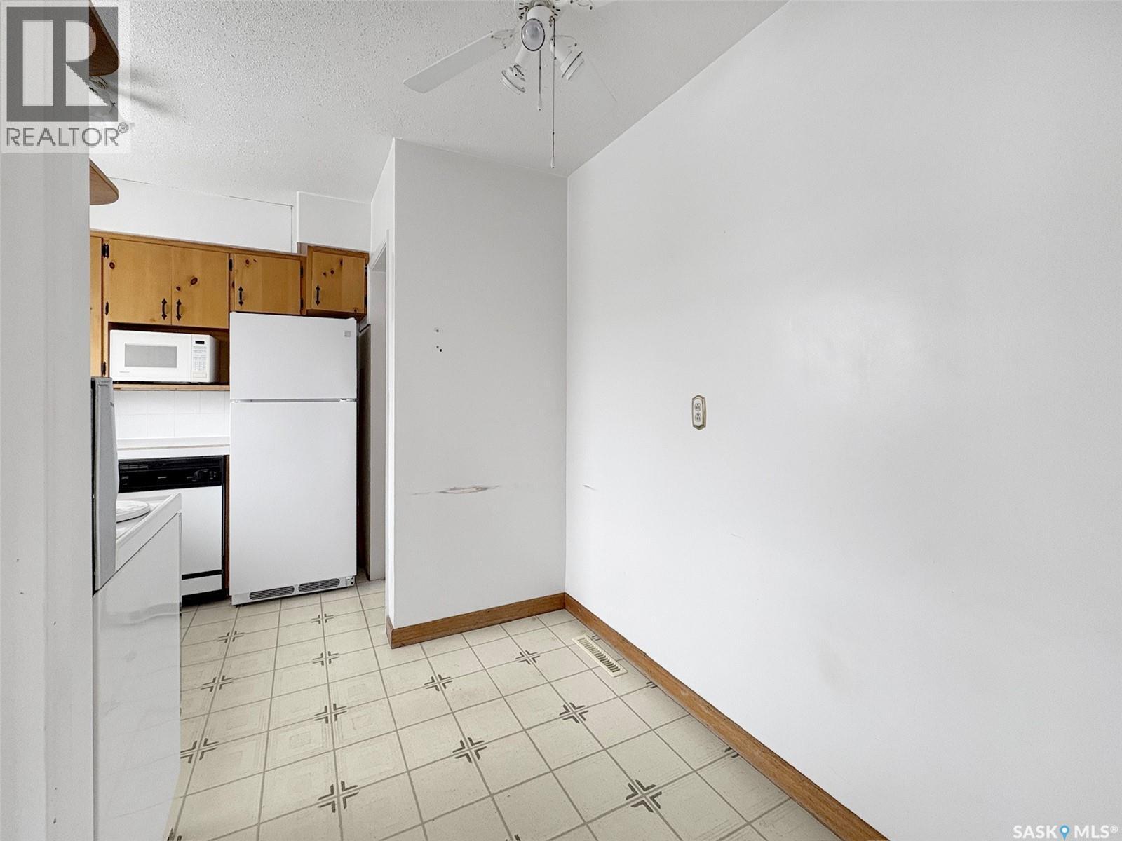 Single Family House Bungalow for Sale in  th AVENUE NE Swift Current 