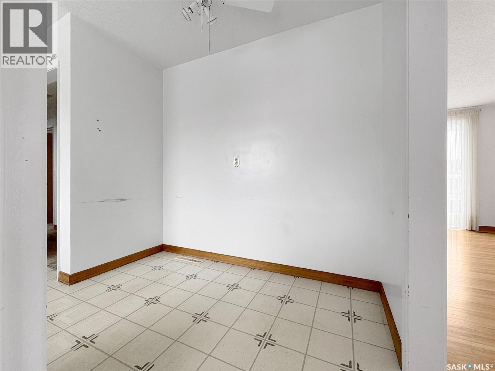 Single Family House Bungalow for Sale in  th AVENUE NE Swift Current 