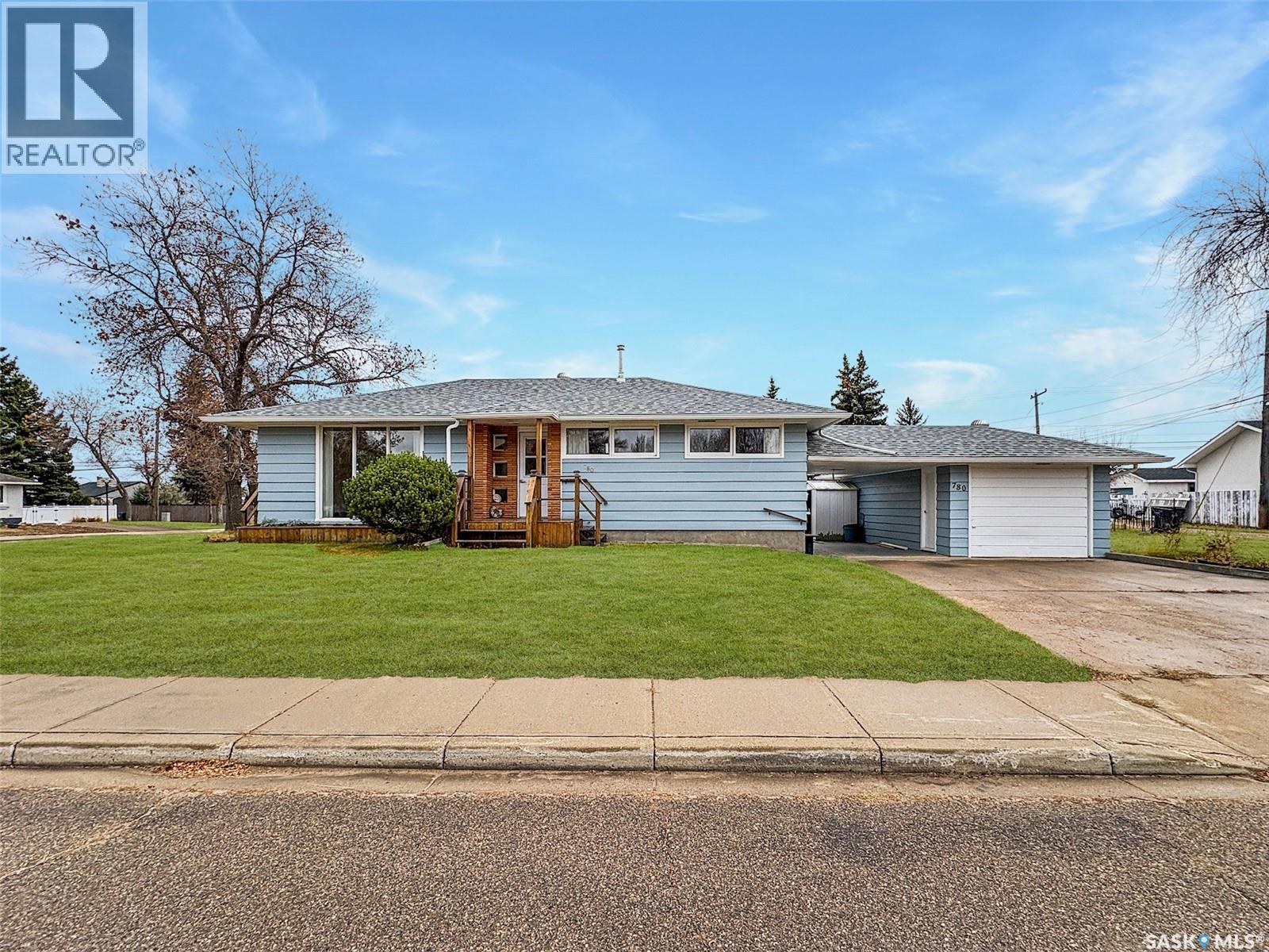 780 8th AVENUE NE, Swift Current, Saskatchewan