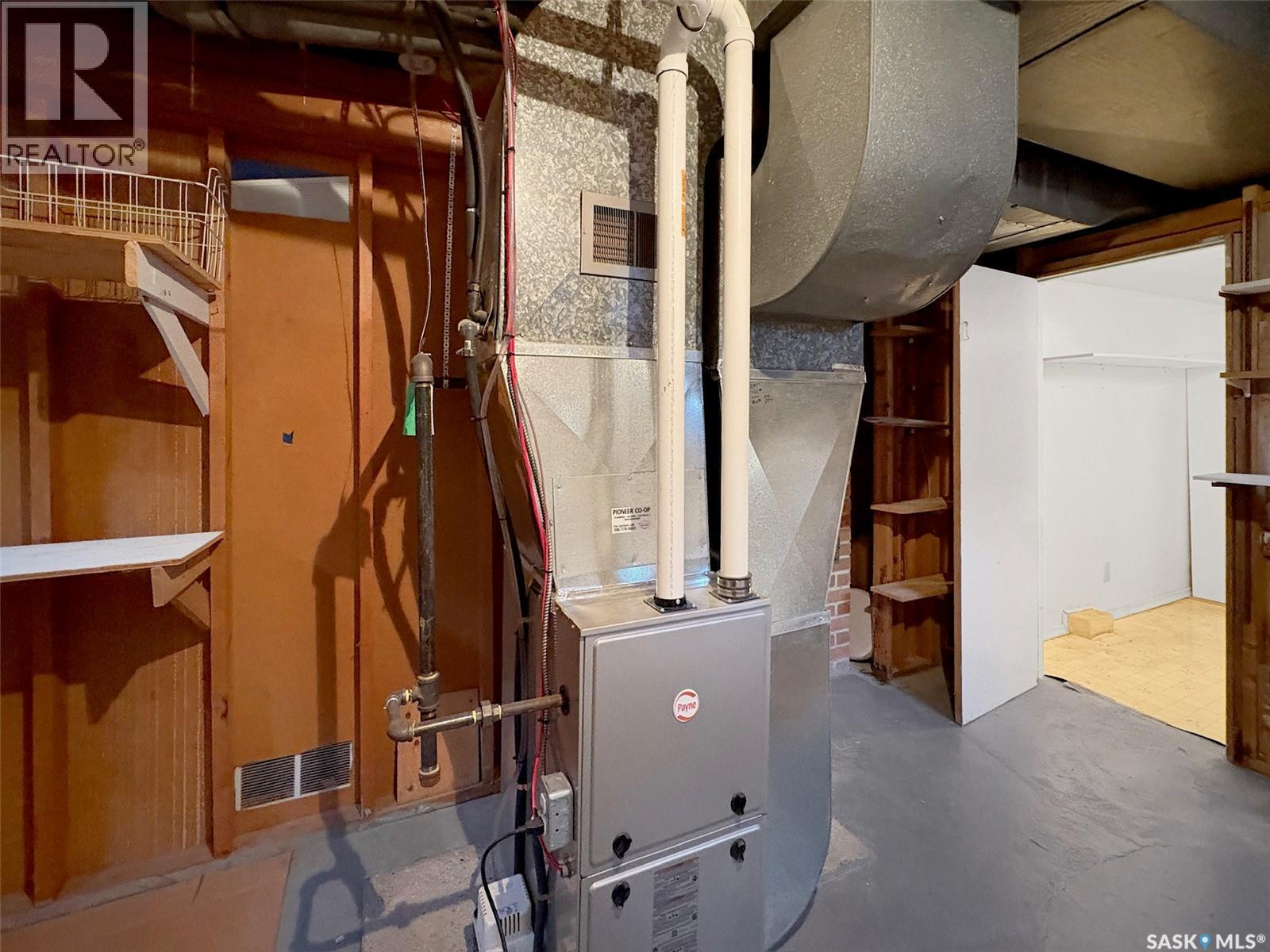 Single Family House Bungalow for Sale in  th AVENUE NE Swift Current 