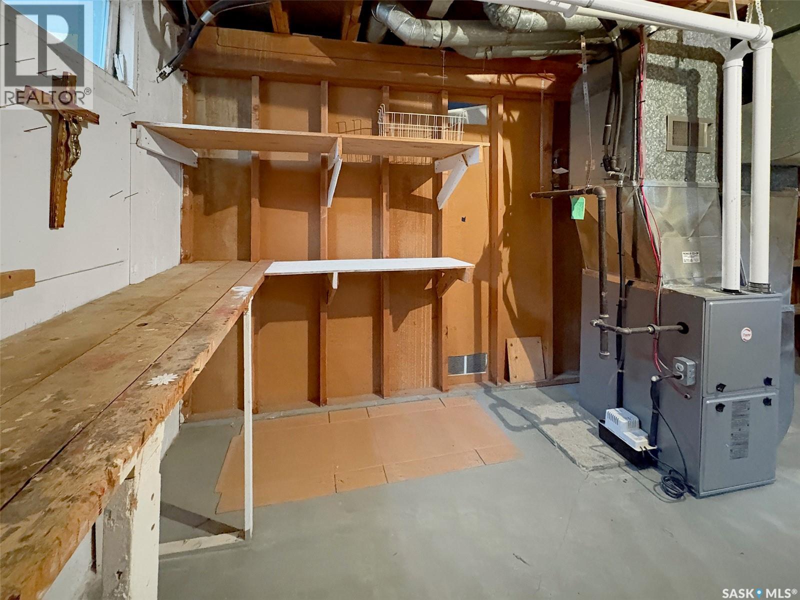 Single Family House Bungalow for Sale in  th AVENUE NE Swift Current 