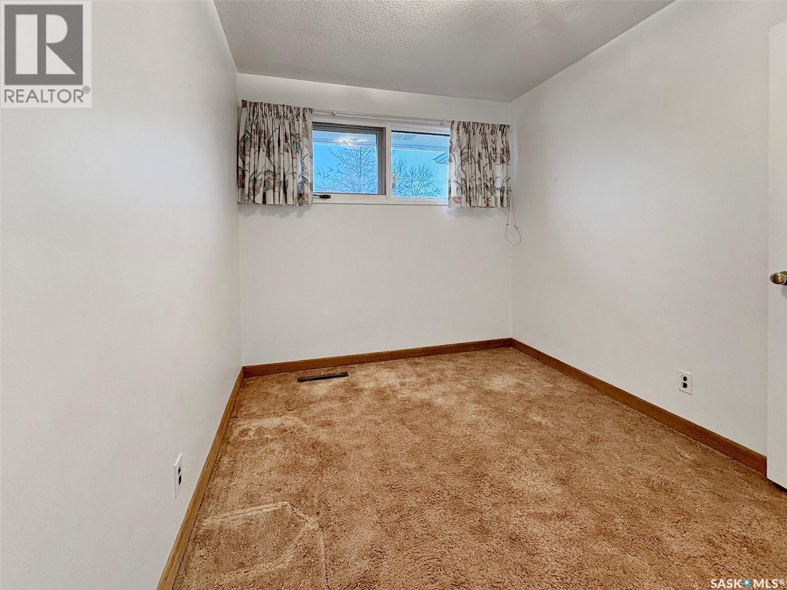 Single Family House Bungalow for Sale in  th AVENUE NE Swift Current 