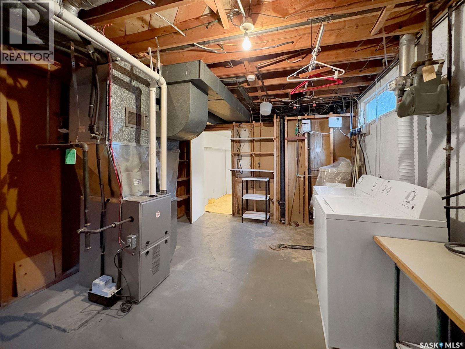 Single Family House Bungalow for Sale in  th AVENUE NE Swift Current 