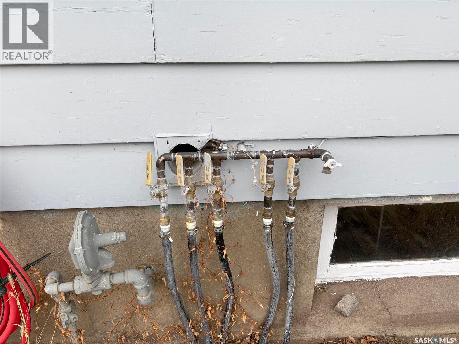 Single Family House Bungalow for Sale in  th AVENUE NE Swift Current 