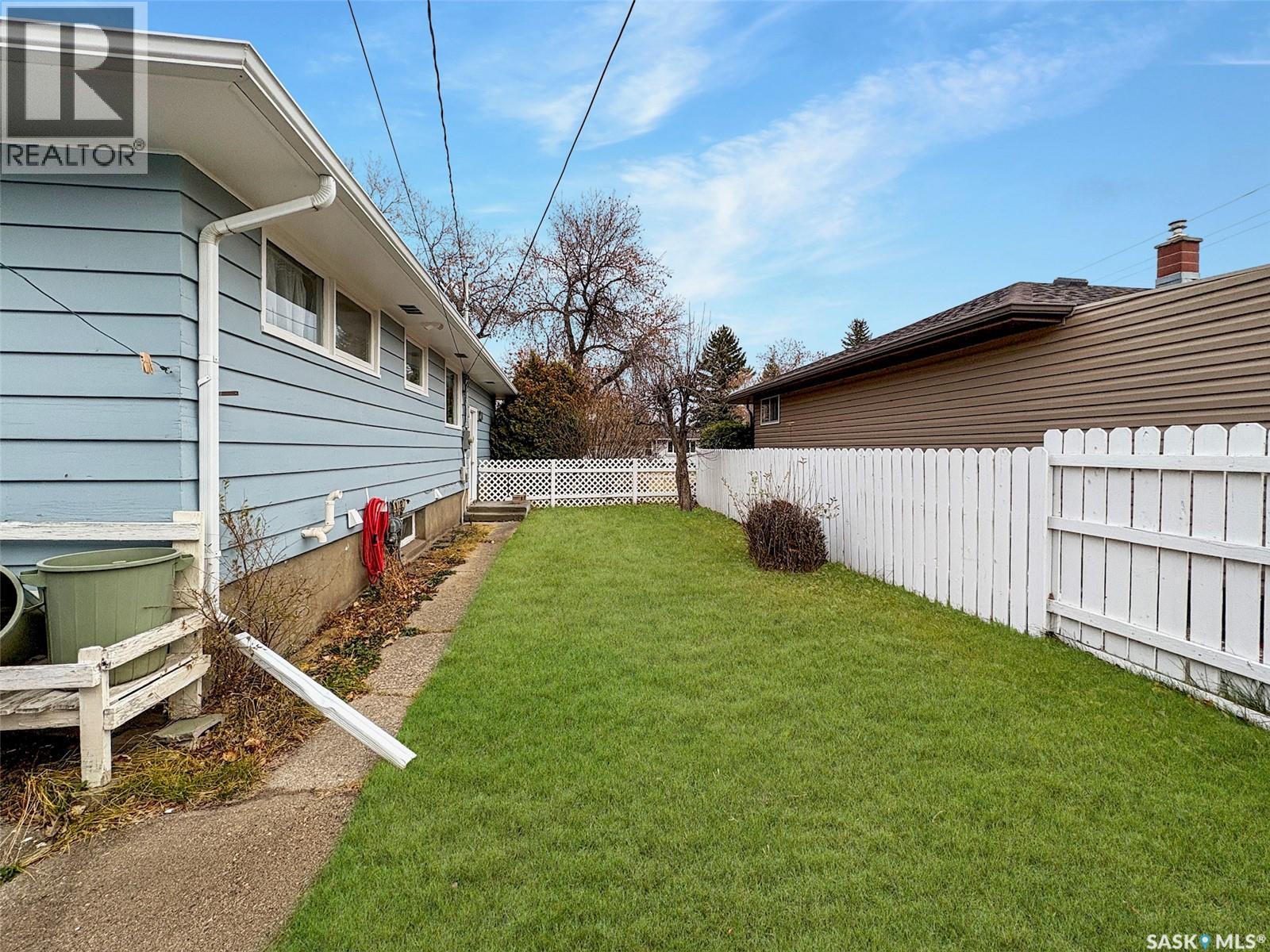 Single Family House Bungalow for Sale in  th AVENUE NE Swift Current 