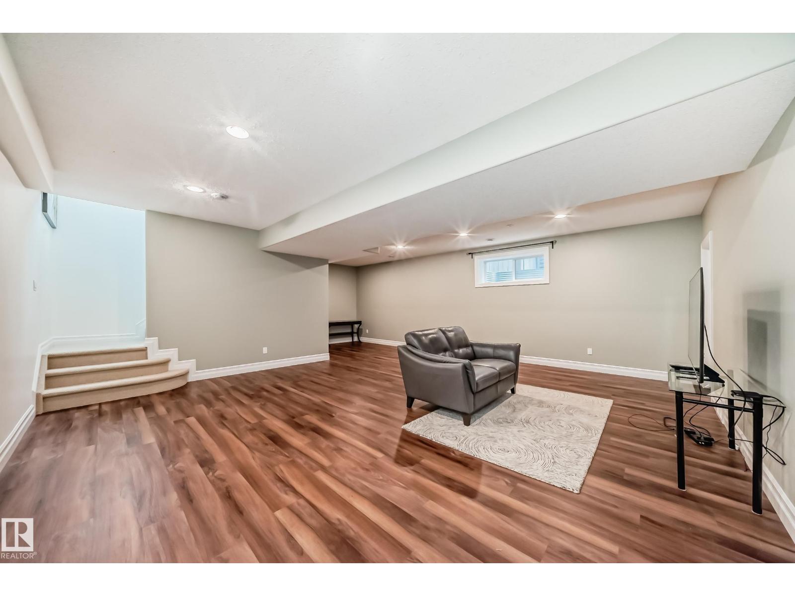 6107 MAYNARD CR NW, Edmonton