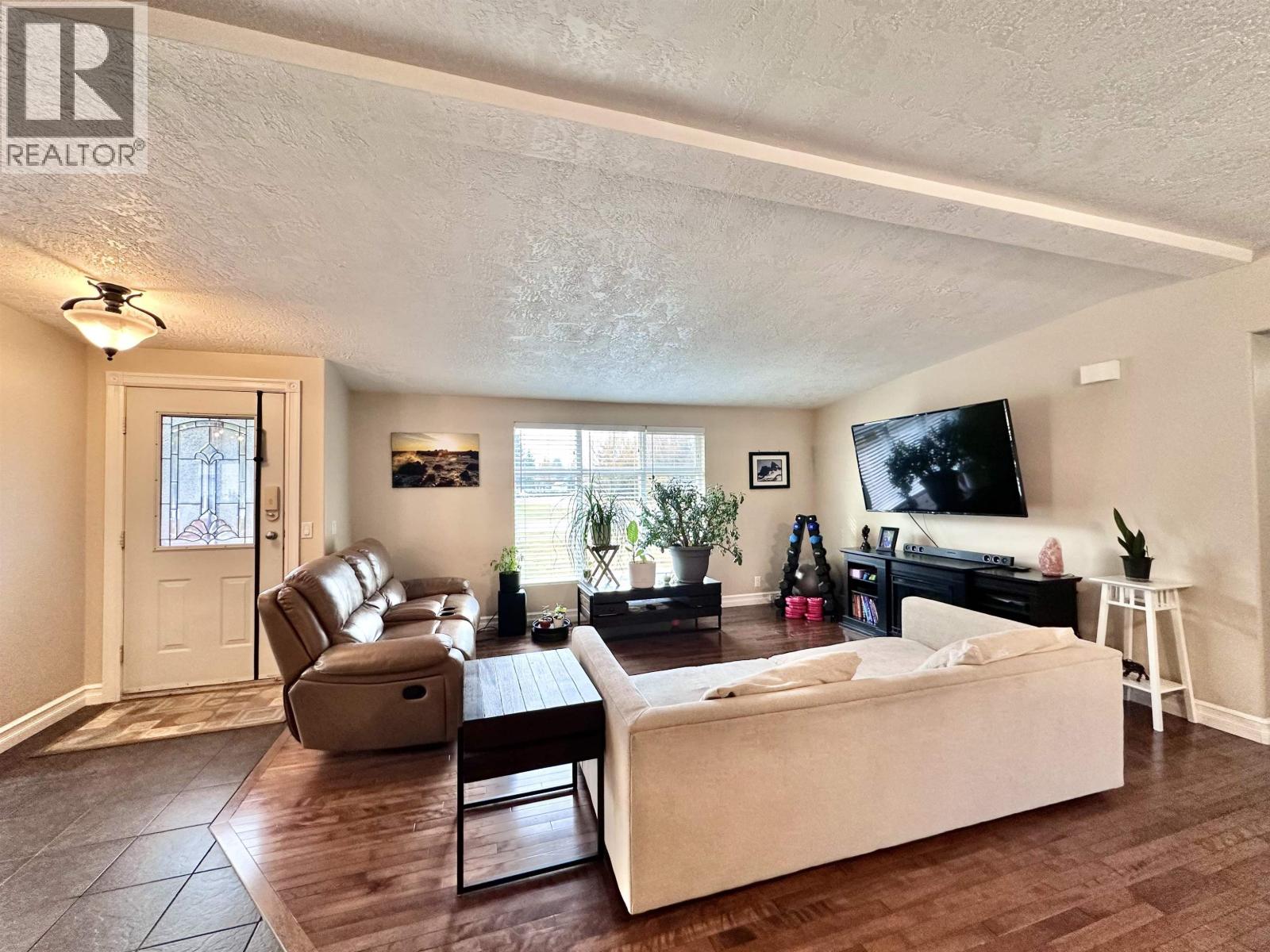 820 BEAVEN CRESCENT, Valemount