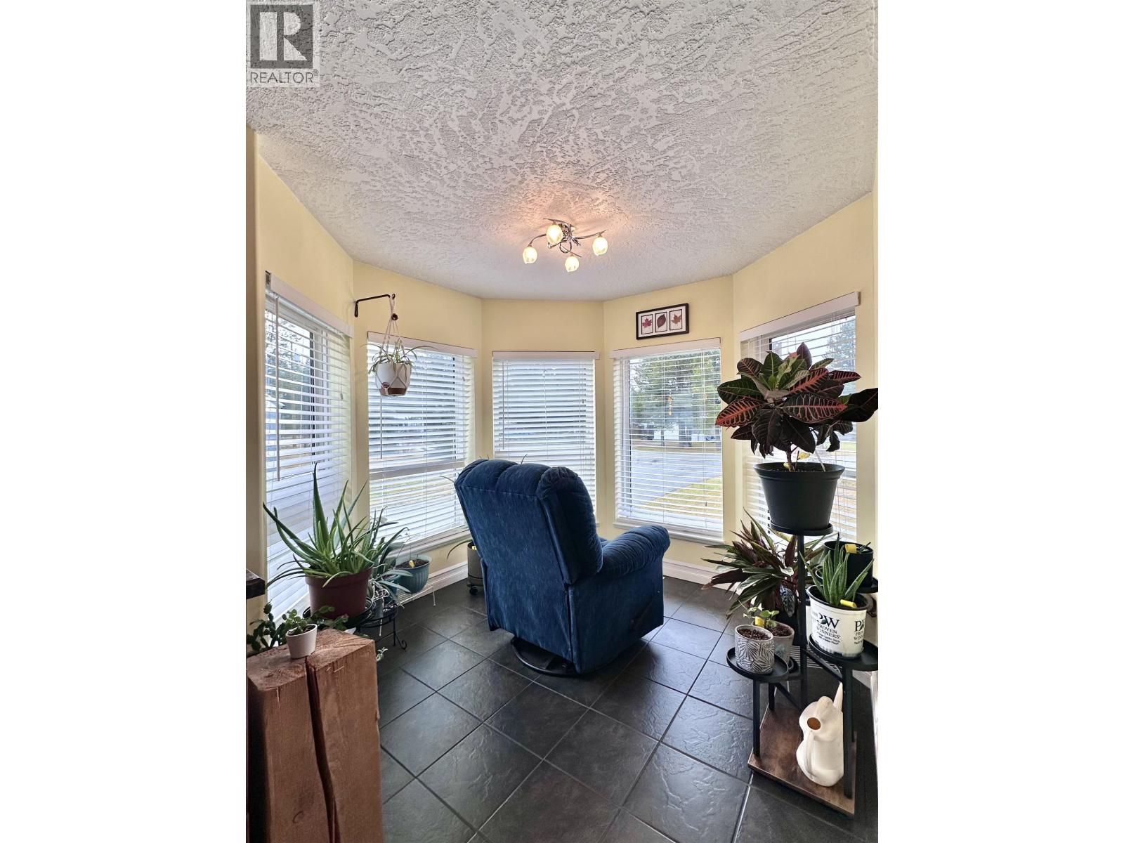 820 BEAVEN CRESCENT, Valemount