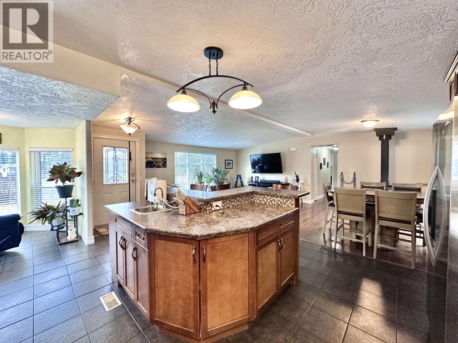 820 BEAVEN CRESCENT, Valemount