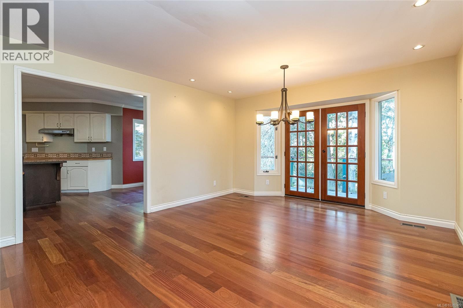  3910 Gibson Court, Saanich