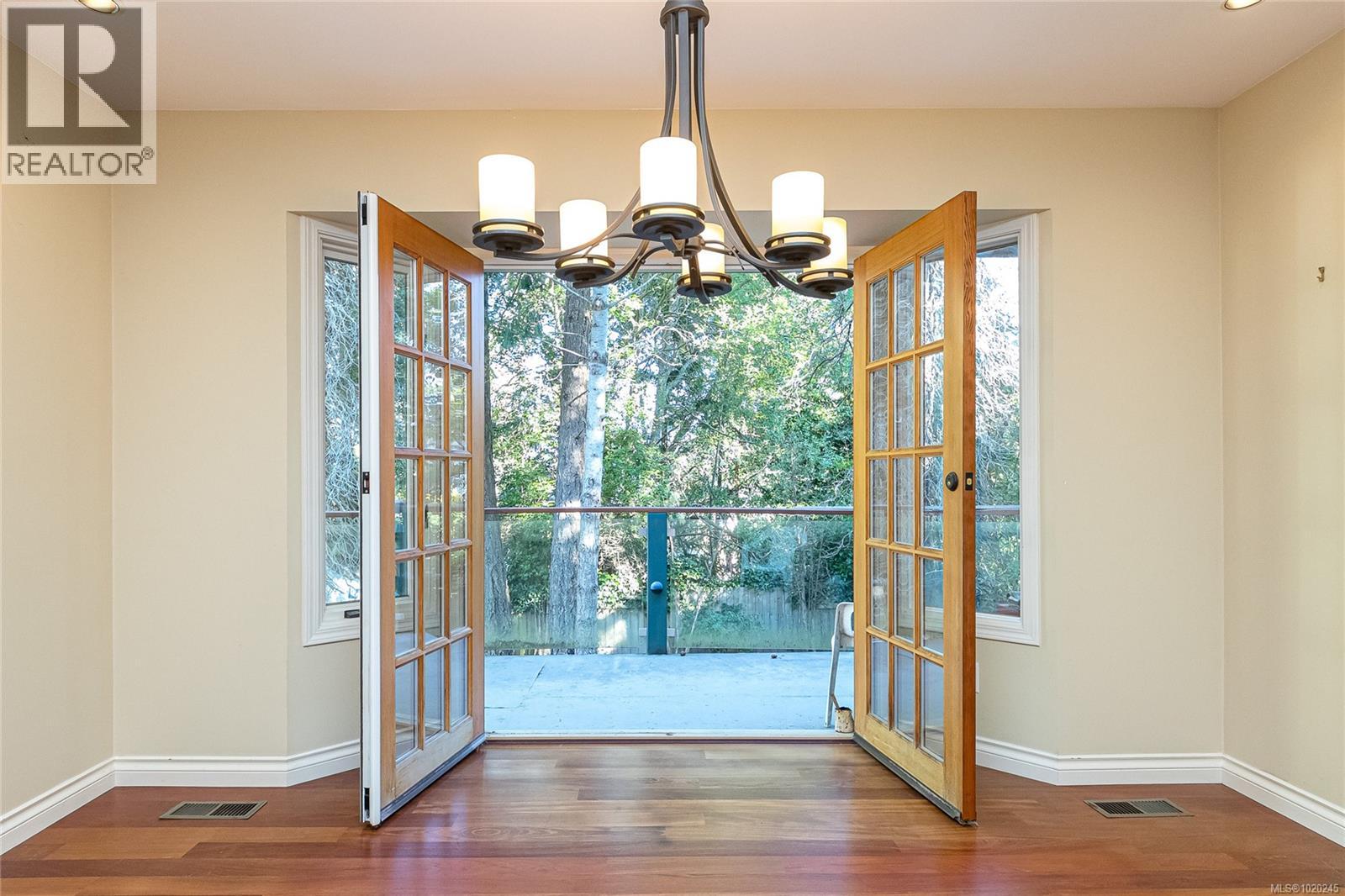  3910 Gibson Court, Saanich