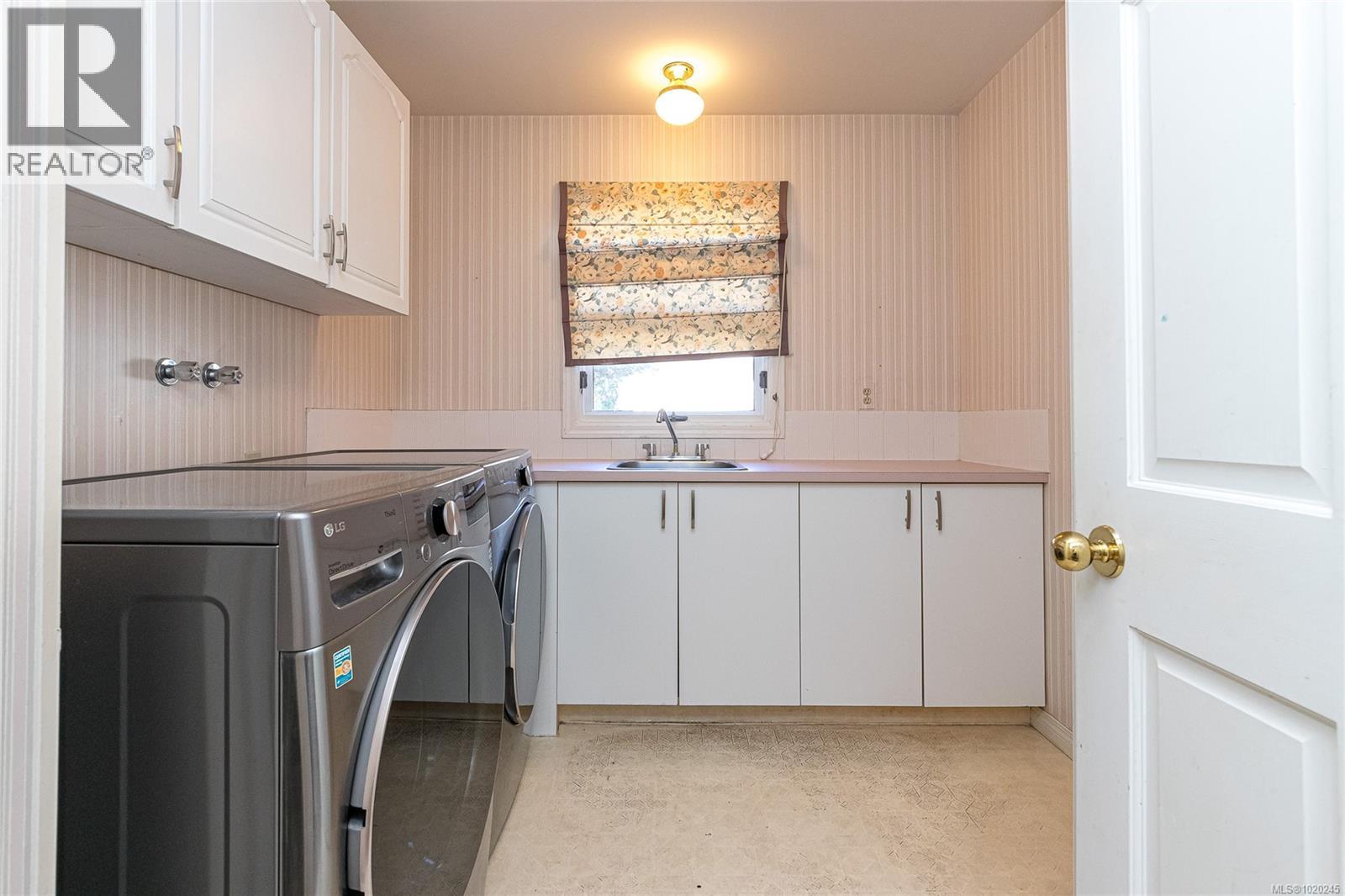  3910 Gibson Court, Saanich