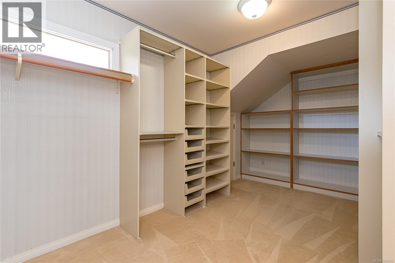  3910 Gibson Court, Saanich