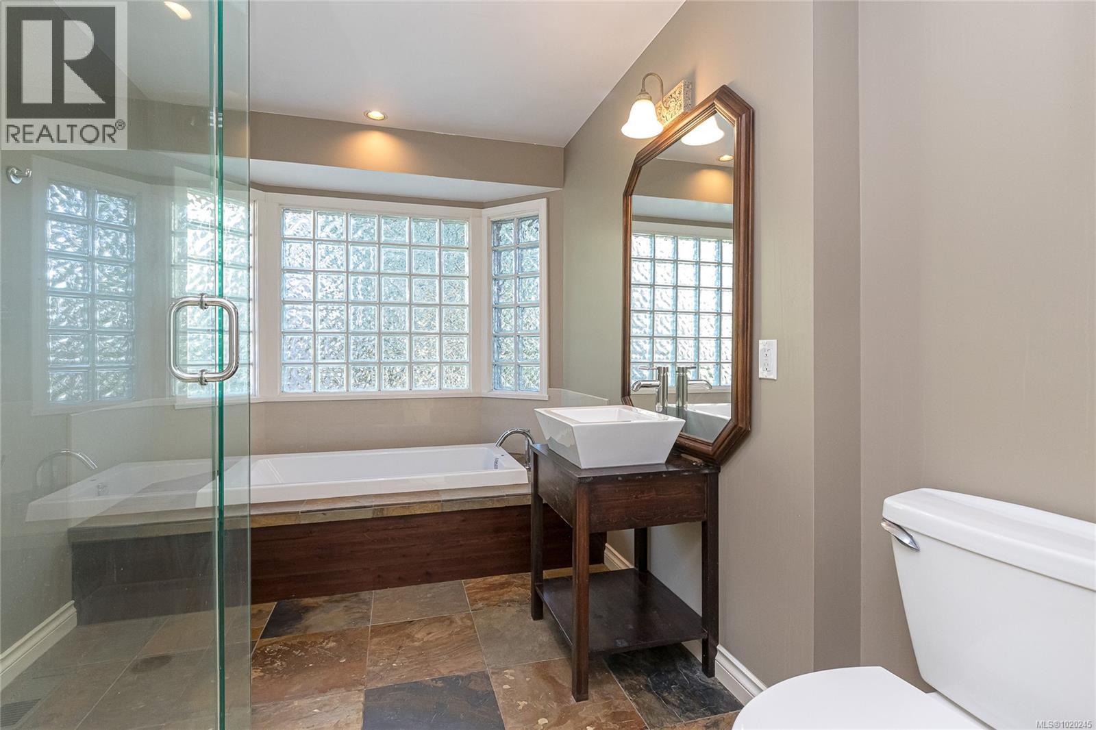  3910 Gibson Court, Saanich