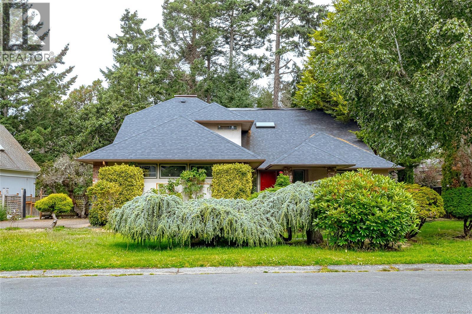  3910 Gibson Court, Saanich