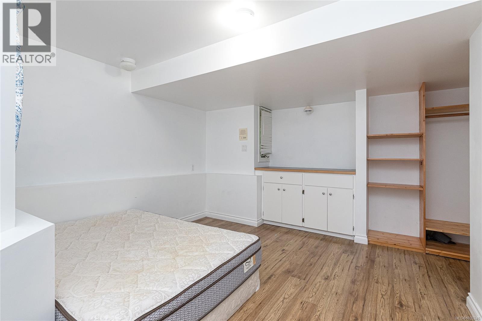  3910 Gibson Court, Saanich