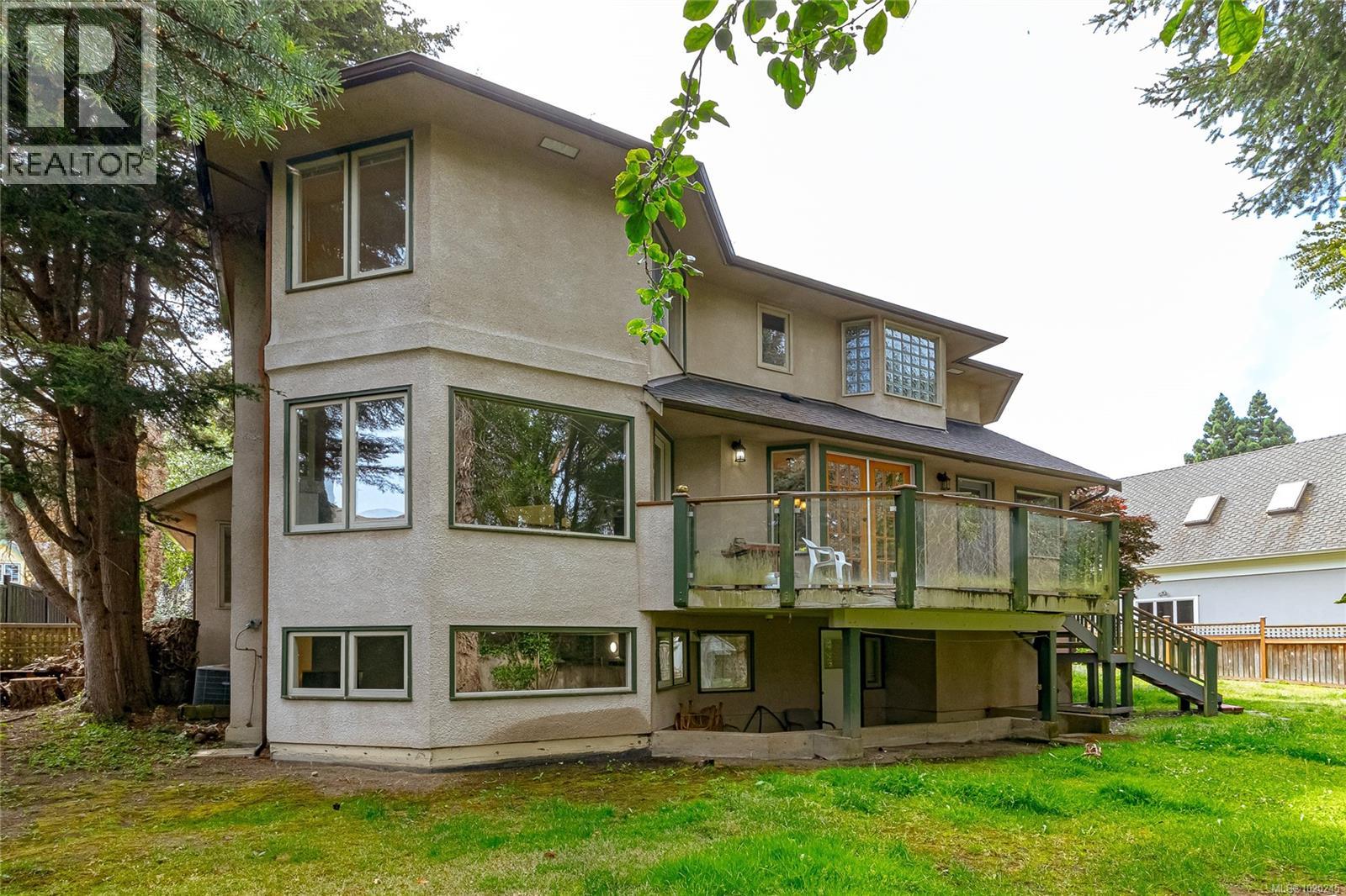  3910 Gibson Court, Saanich