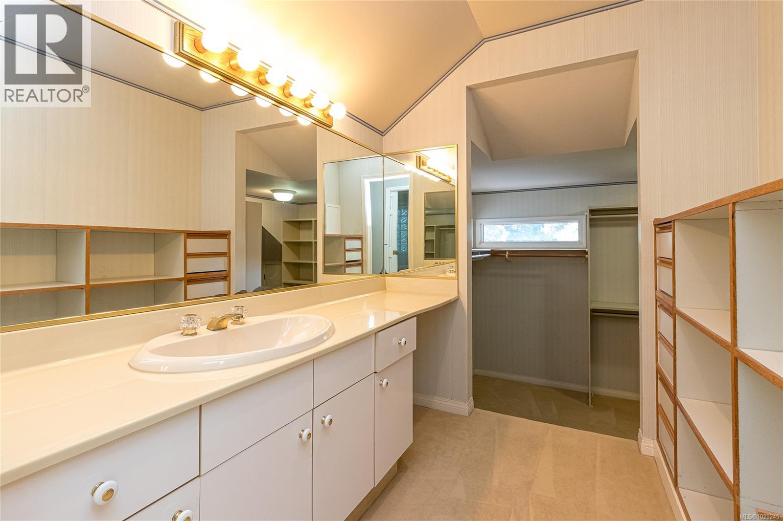  3910 Gibson Court, Saanich