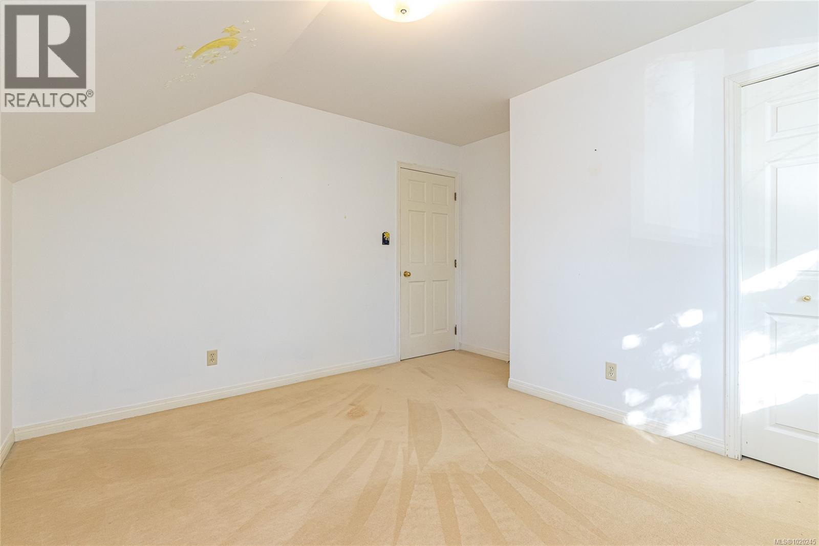  3910 Gibson Court, Saanich