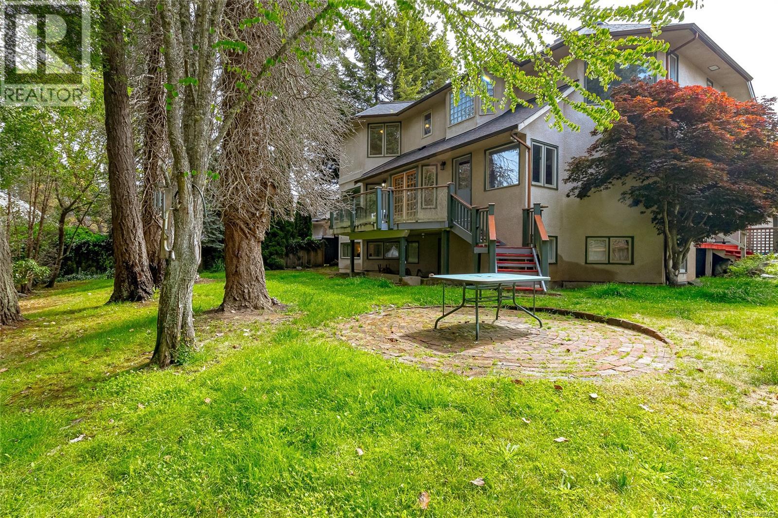  3910 Gibson Court, Saanich