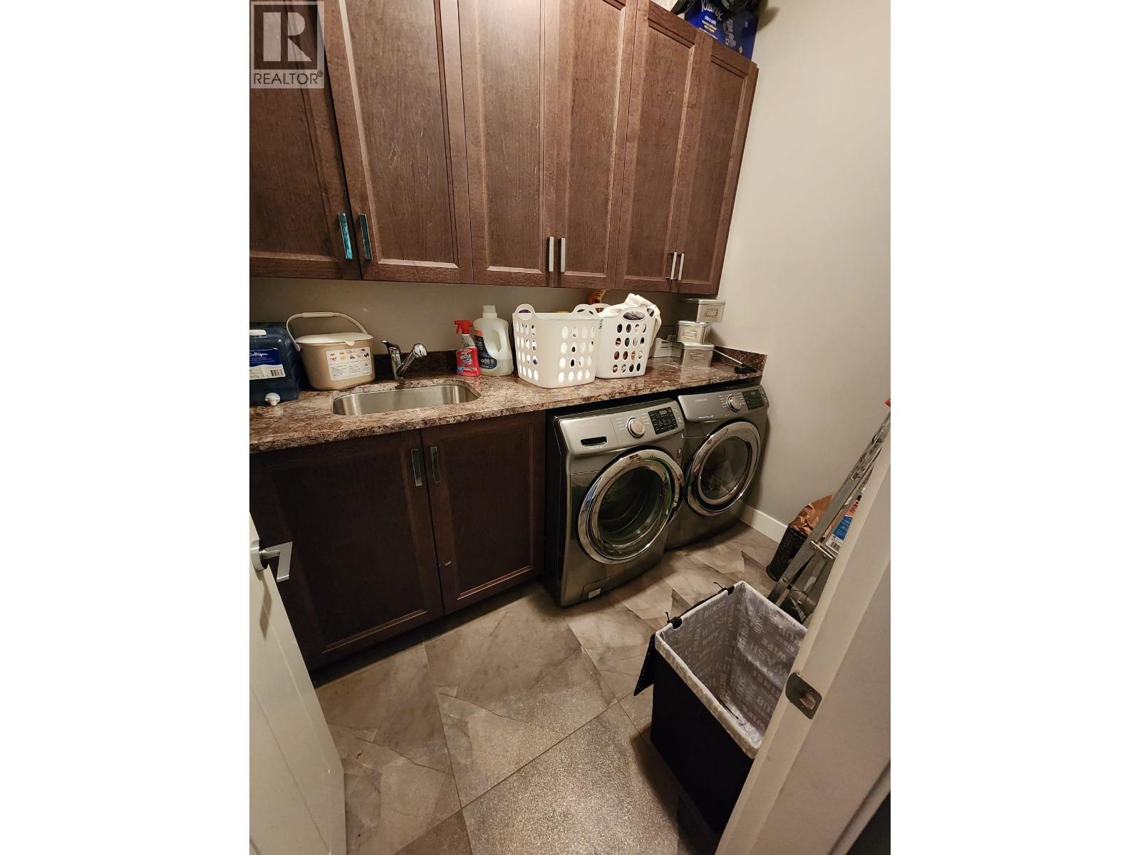 1424 DUCHESS STREET, Coquitlam