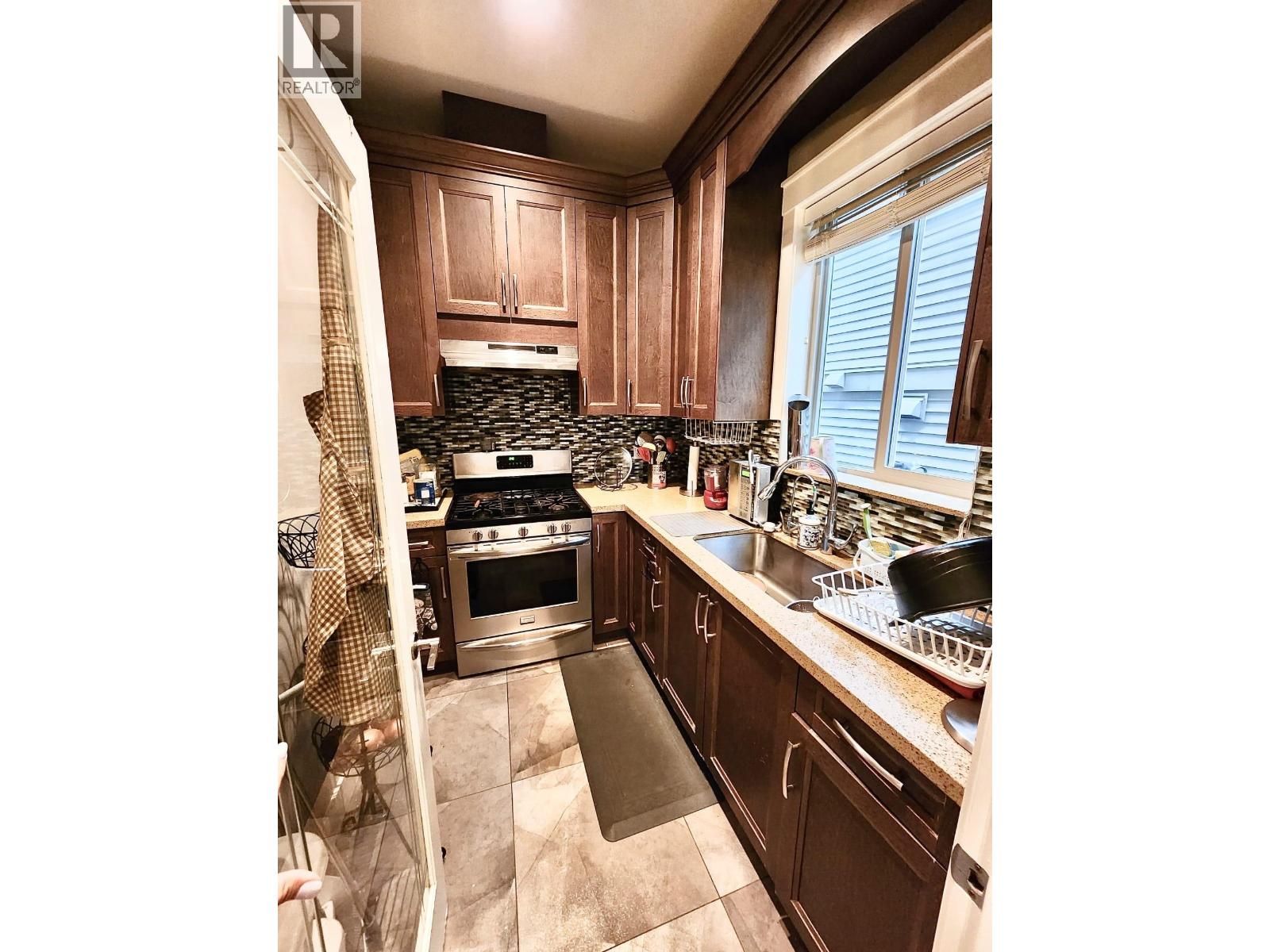 1424 DUCHESS STREET, Coquitlam