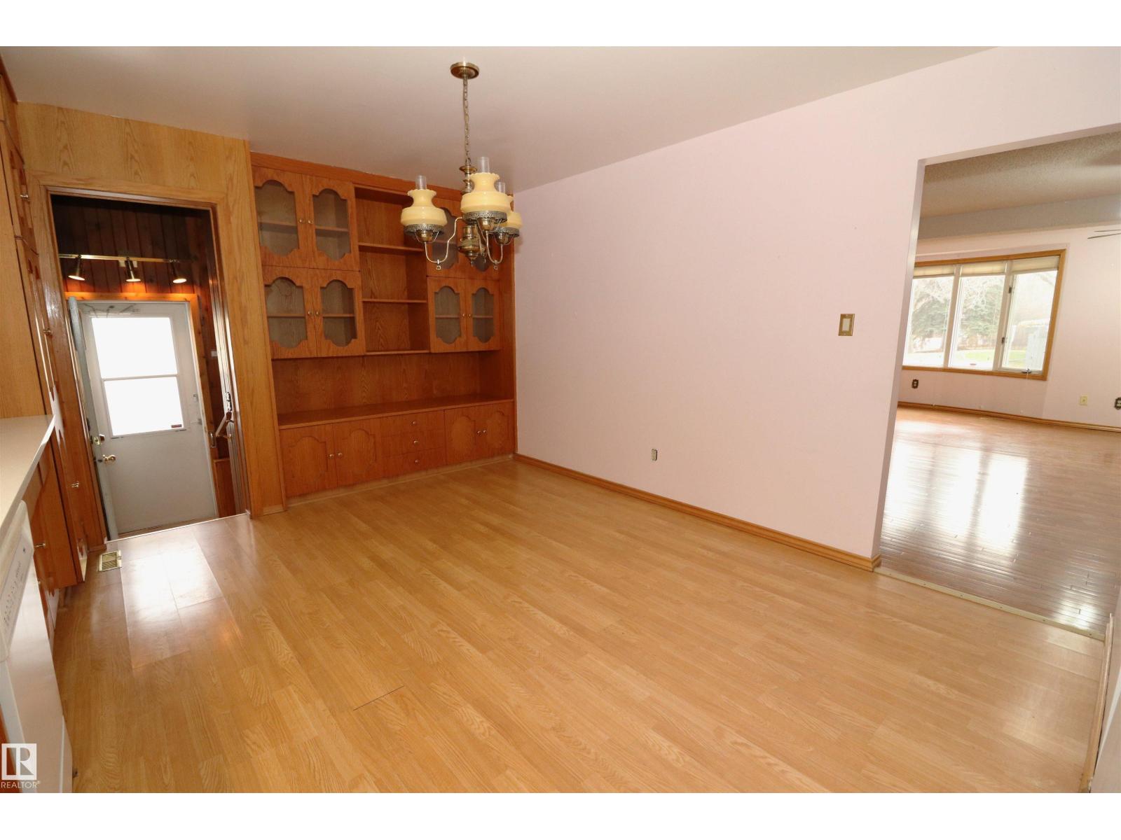 1049 MCDERMID DR, Sherwood Park