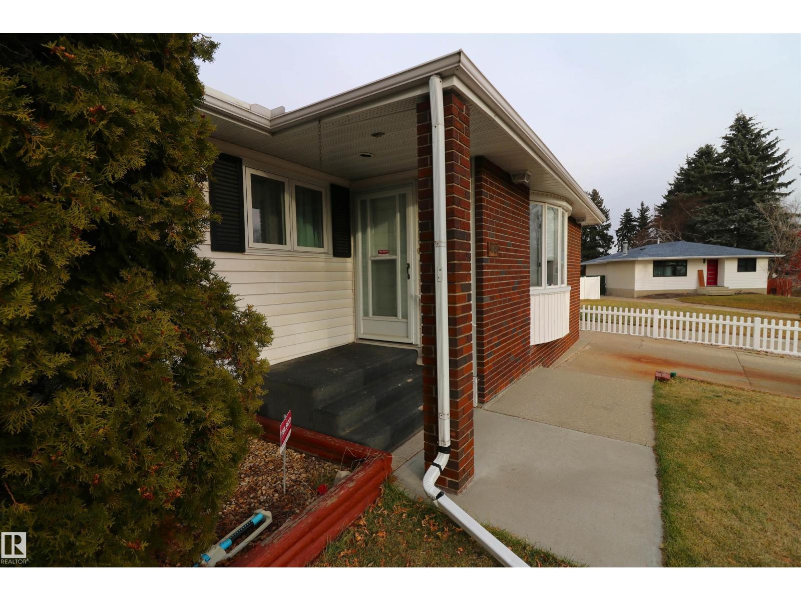 1049 MCDERMID DR, Sherwood Park